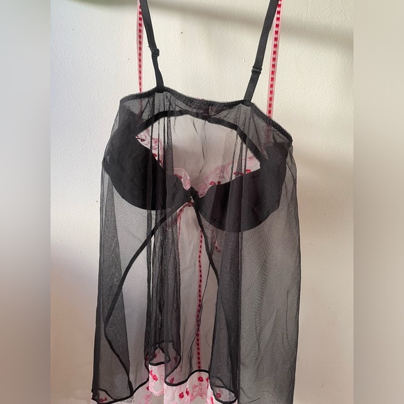 Victoria’s Secret Black And Red Lips Lingerie Chemise Vest 34C - Picture 9 of 9